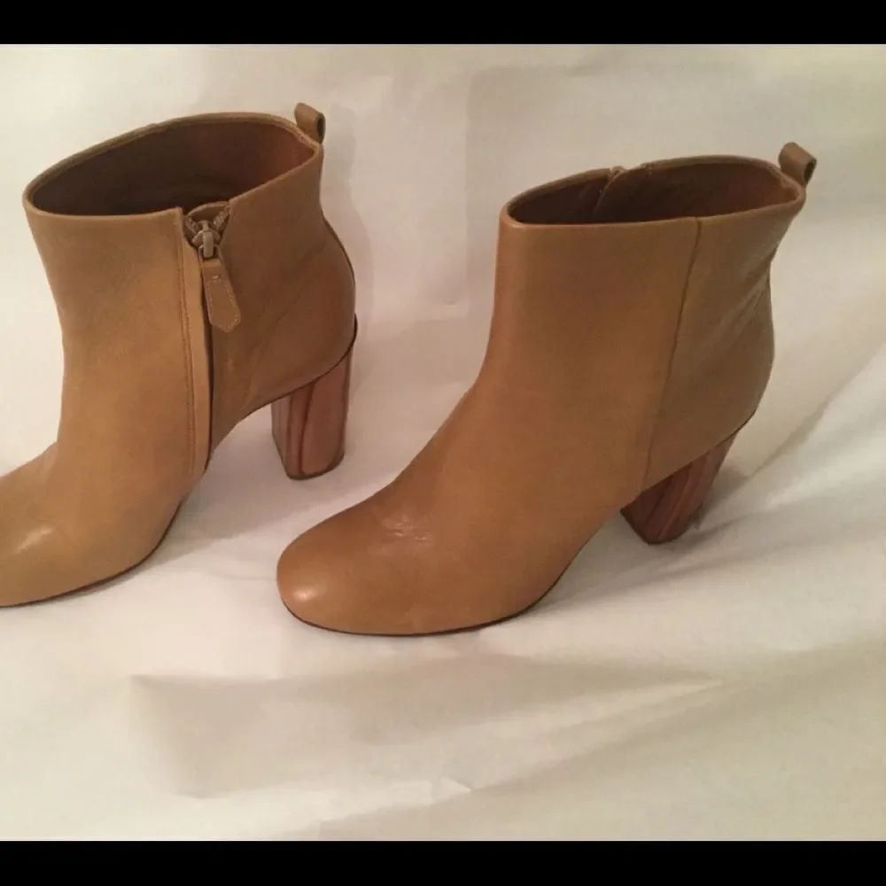 New Tory Burch Brown Leather Boot Size 9.5 Elegant